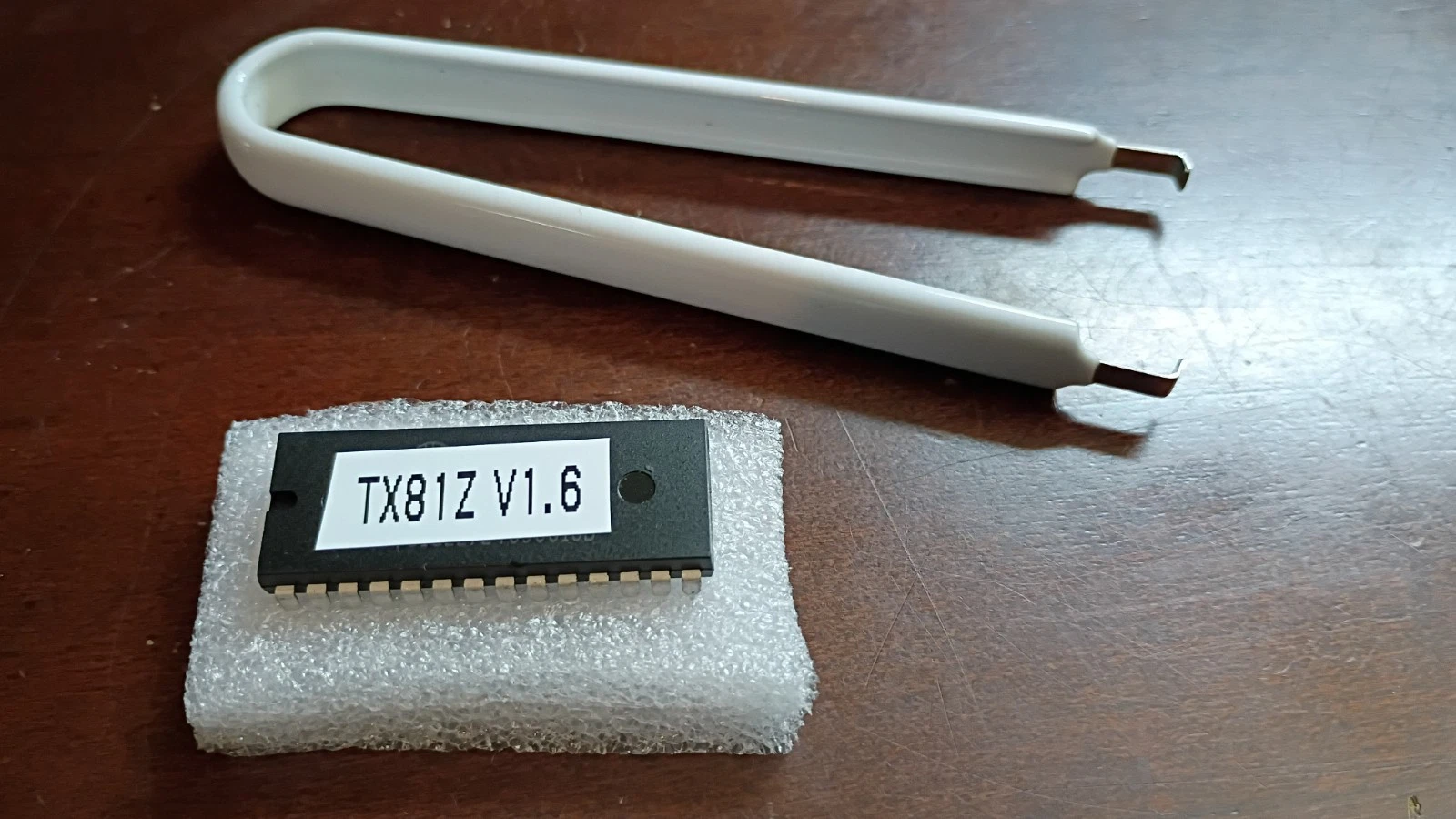 Yamaha TX81Z EPROM Chip Firmware v1.6 Plus Chip Puller Tool